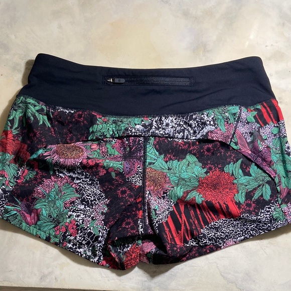 Lululemon Hotty Hot Floral Women's Shorts Size 4- Look New! - Picture 2 of 9